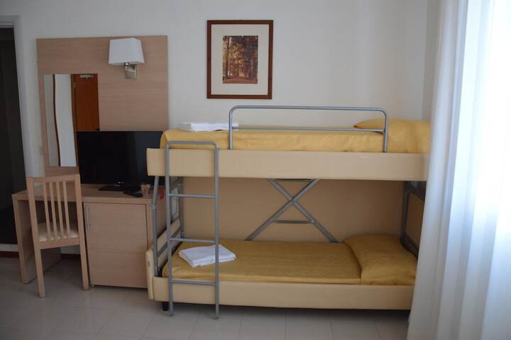 Room 5 of 63