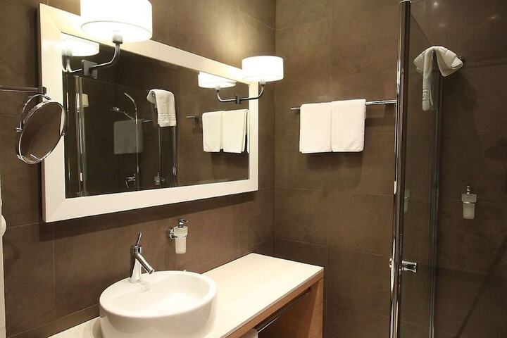 Room 42 of 70