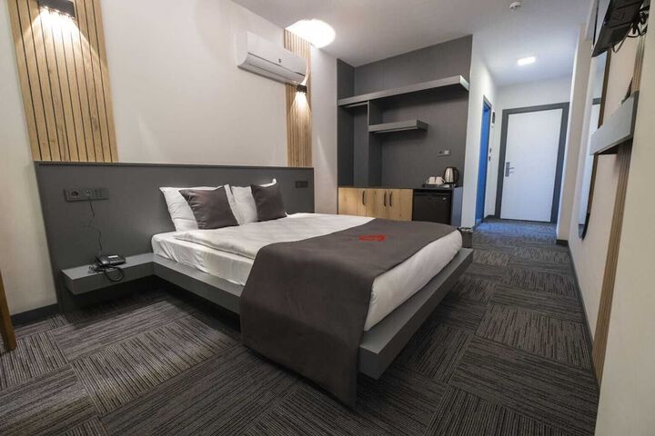 Room 10 of 15