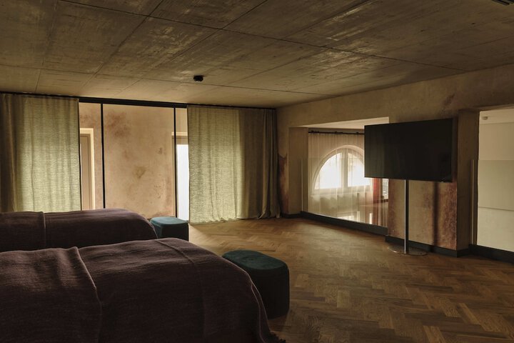 Room 25 of 183