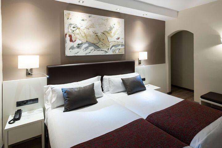 Room 13 of 37