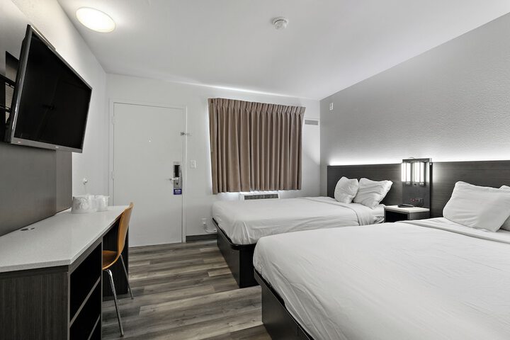 Deluxe Room 2 Double Beds Refrigerator (6 of 12)
