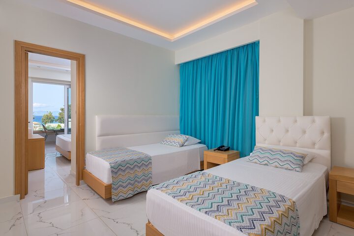 Room 4 of 63