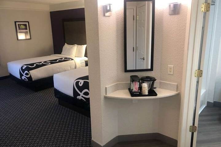 2 Double Beds (4 of 8)