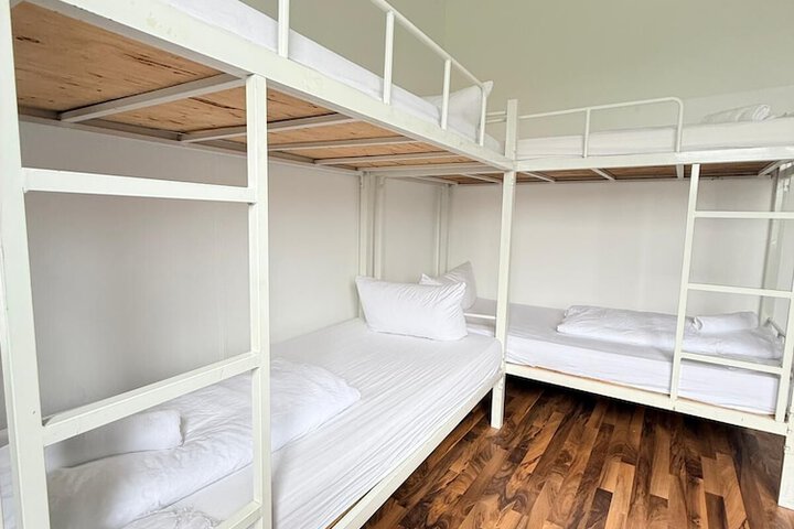 Room 102 of 150