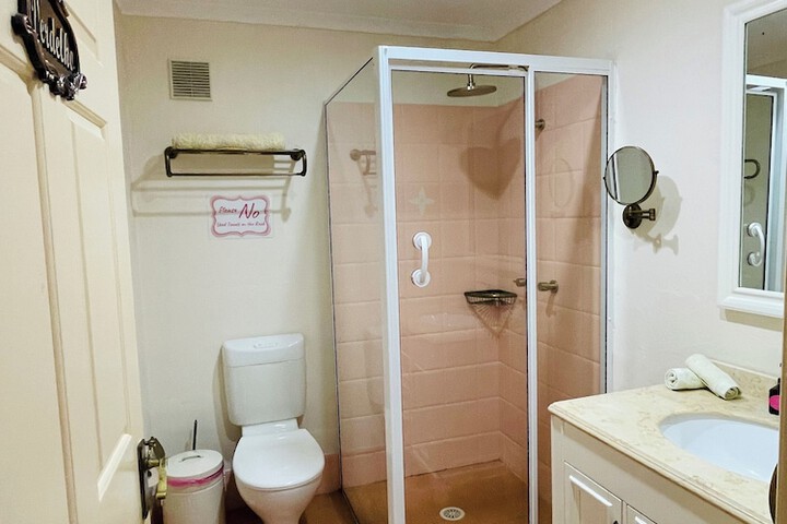 Room 106 of 214