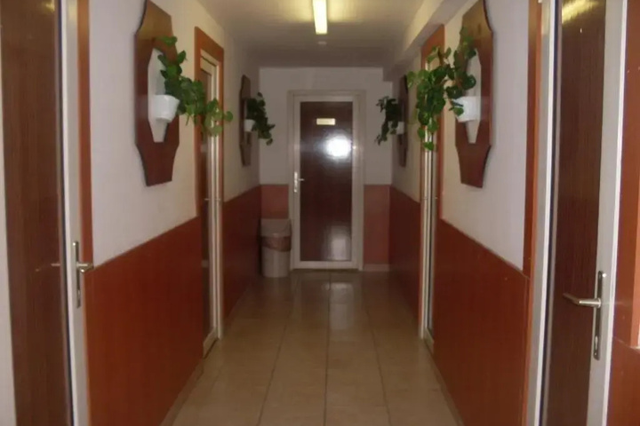 Room 13 of 21