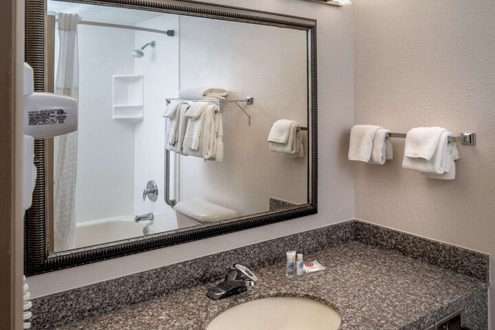 Standard Room, King or Two Doubles (2 of 15)