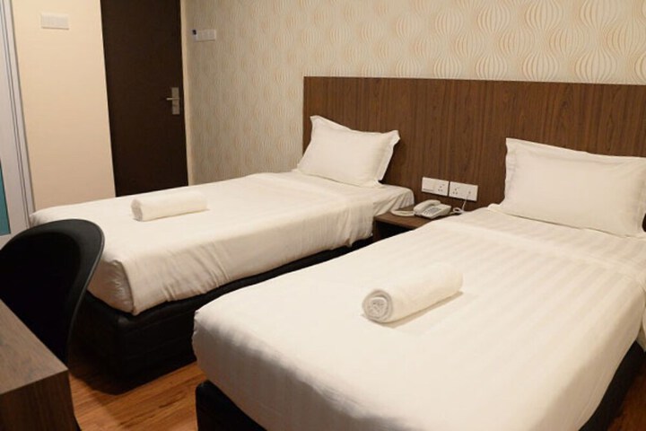 Room 7 of 33