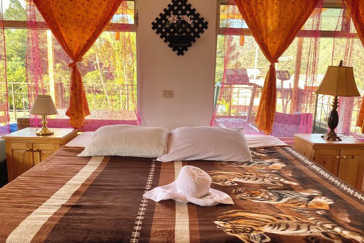 Room 2 of 37