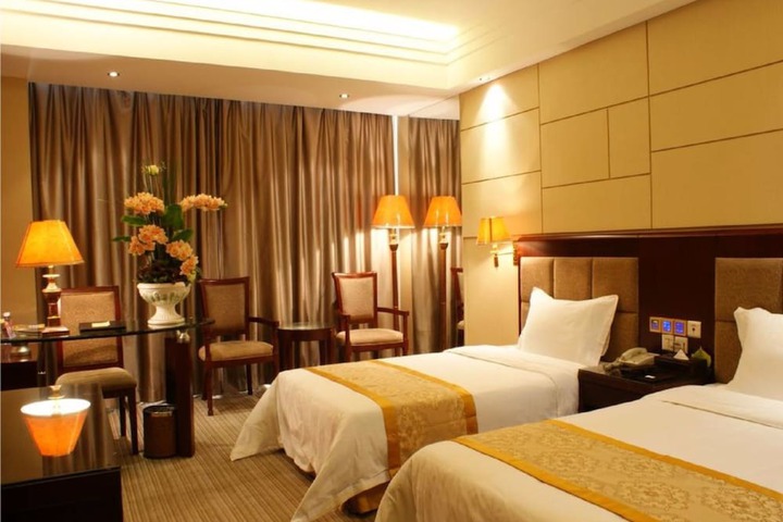 Room 13 of 20