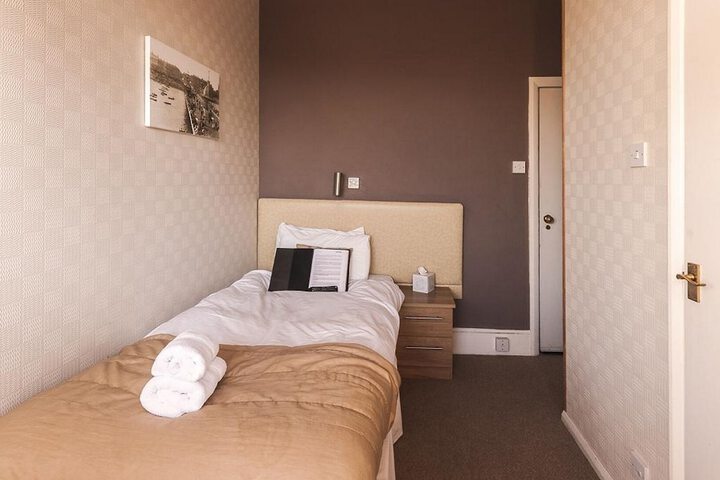 Room 6 of 74