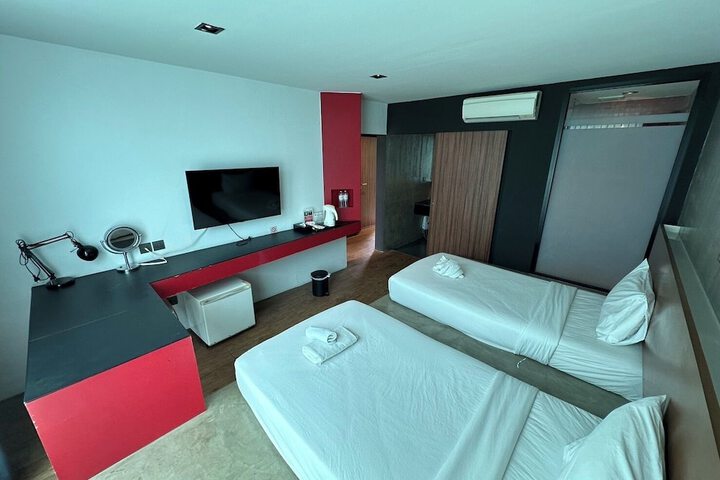 Room 8 of 46