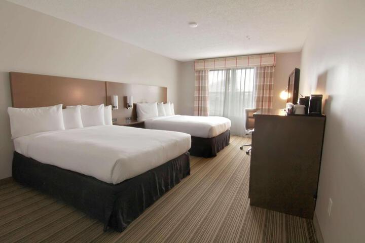 2 Queen Beds Accessible (1 of 12)