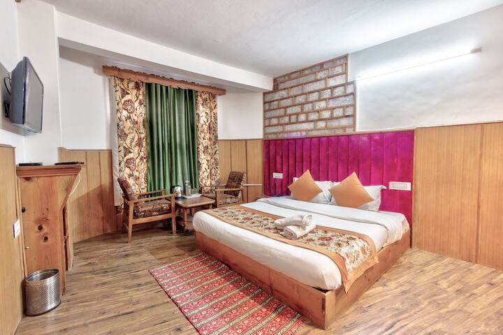 Room 3 of 20