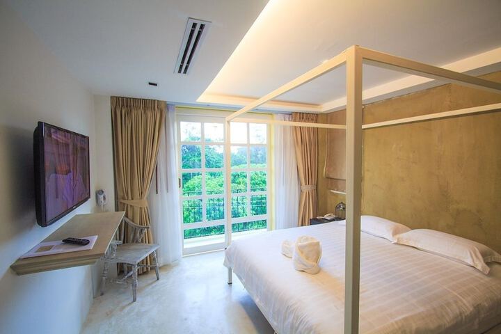 Room 6 of 53