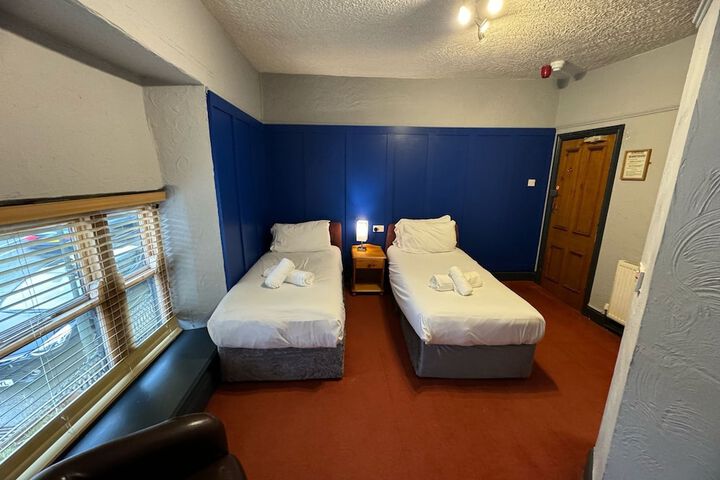 Room 9 of 43