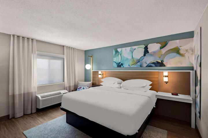 1 King Bed (2 of 5)