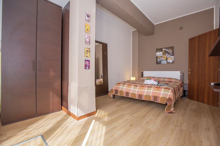 Room 2 of 27