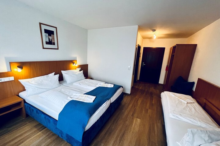Room 25 of 175