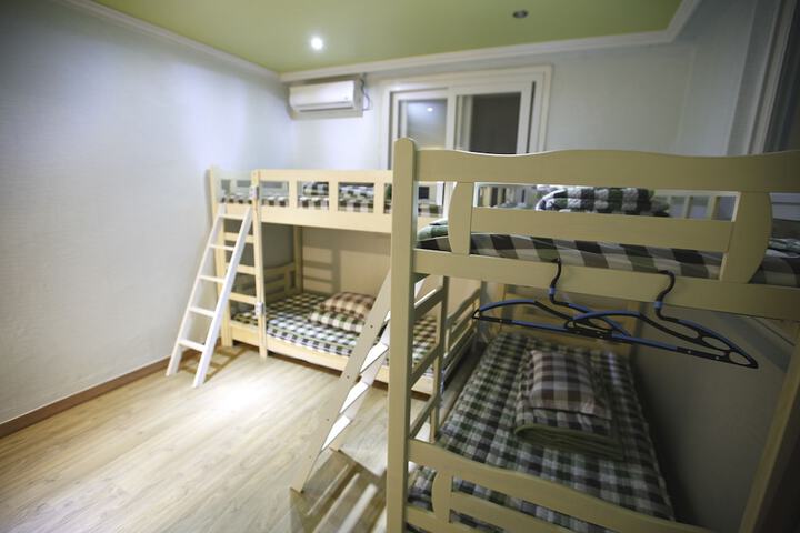 Room 16 of 66