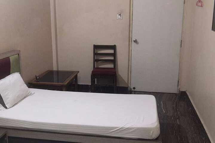 Room 13 of 17
