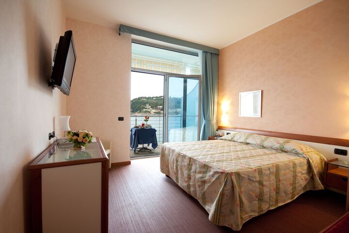 Room 3 of 44