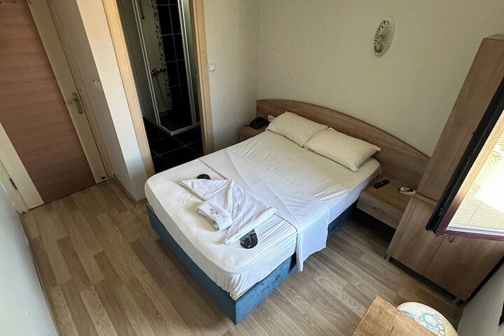 Room 11 of 19
