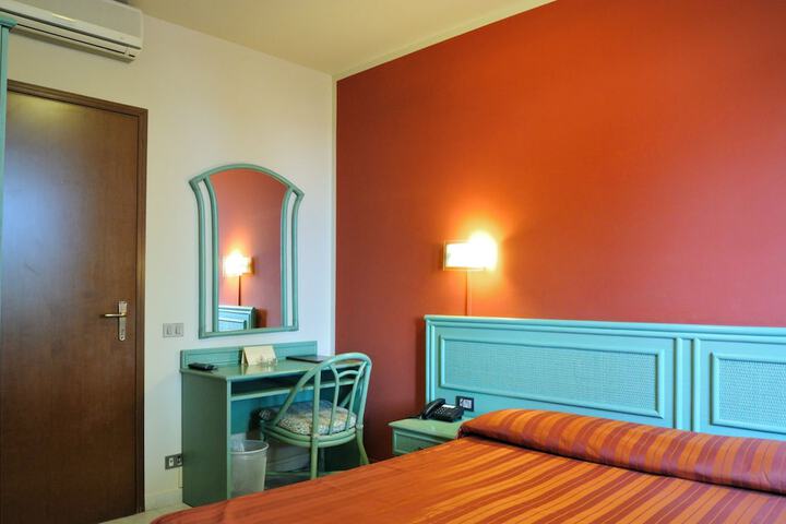 Room 13 of 35