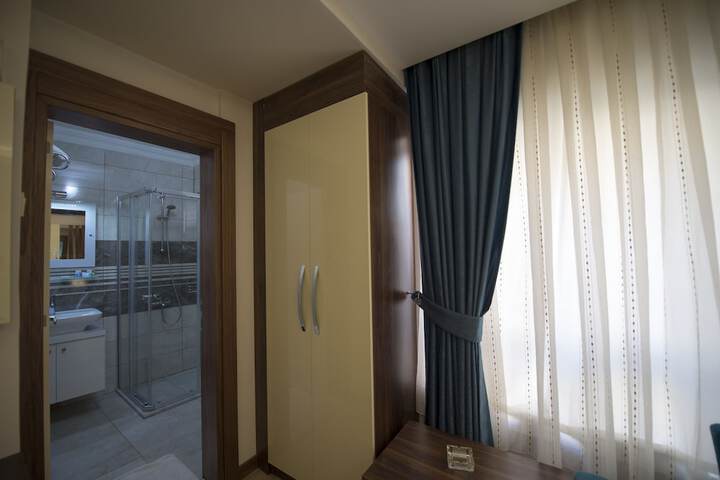 Room 18 of 34