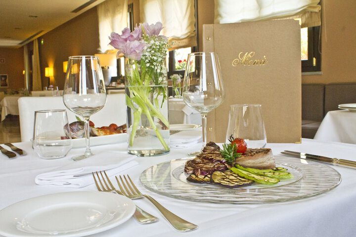 Dining 68 of 86