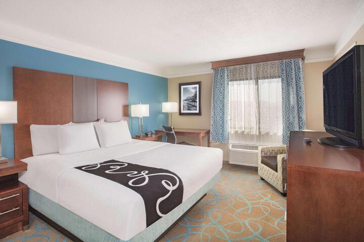 1 King Bed (8 of 8)