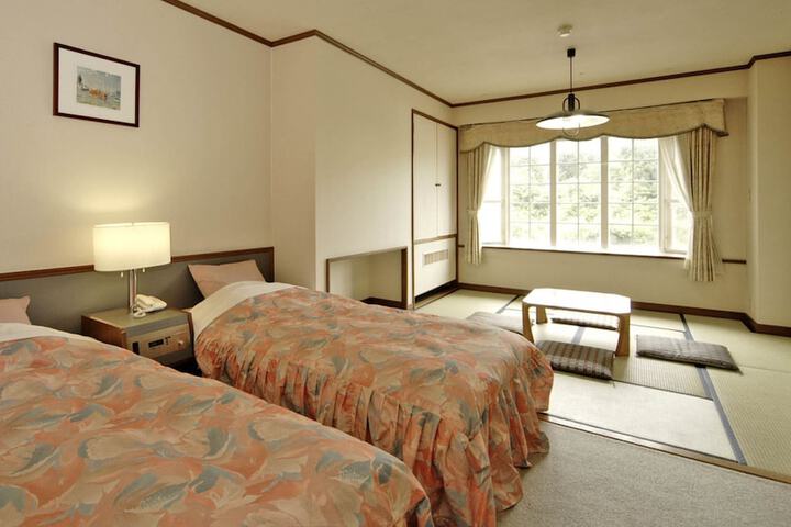 Room 3 of 108