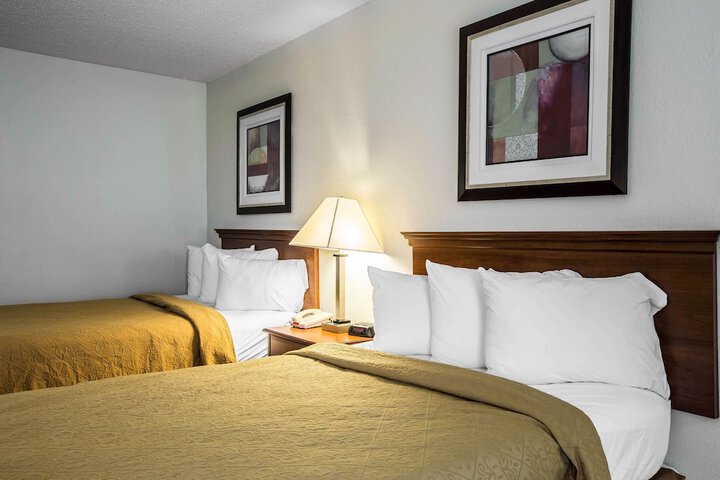 2 Double Beds (1 of 7)