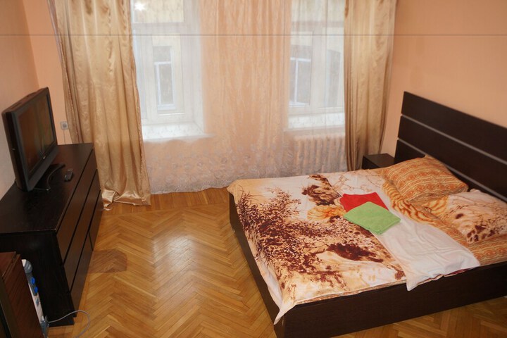 Room 9 of 11