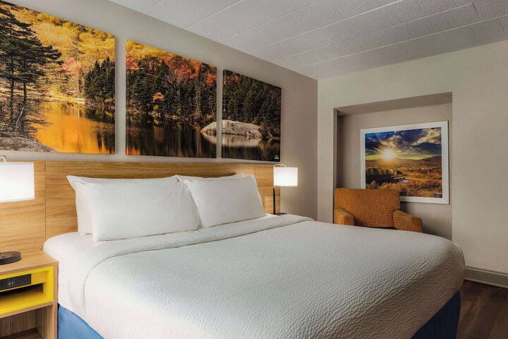 1 King Bed (6 of 13)