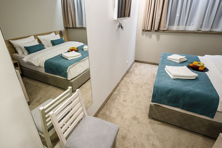 Room 4 of 27