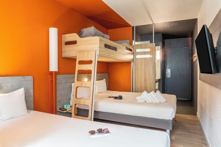 Room 6 of 67
