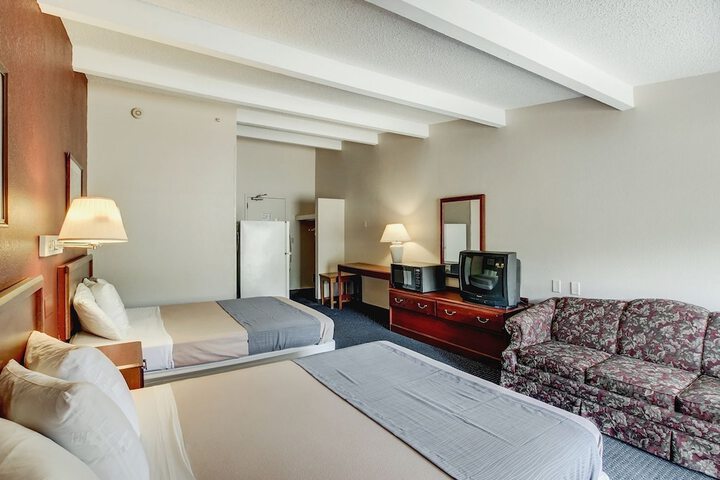 1 Queen Bed (5 of 6)