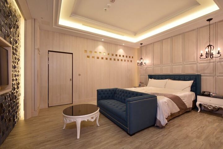 Room 16 of 113