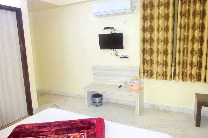 Room 5 of 38