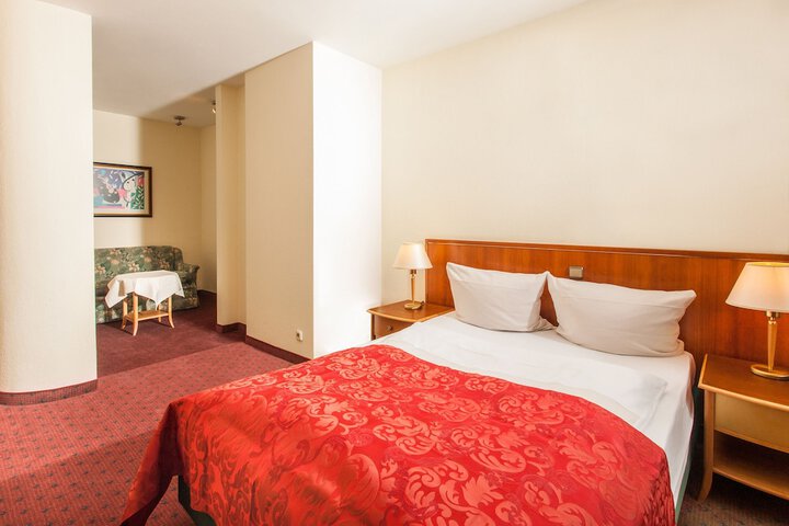 Room 7 of 19