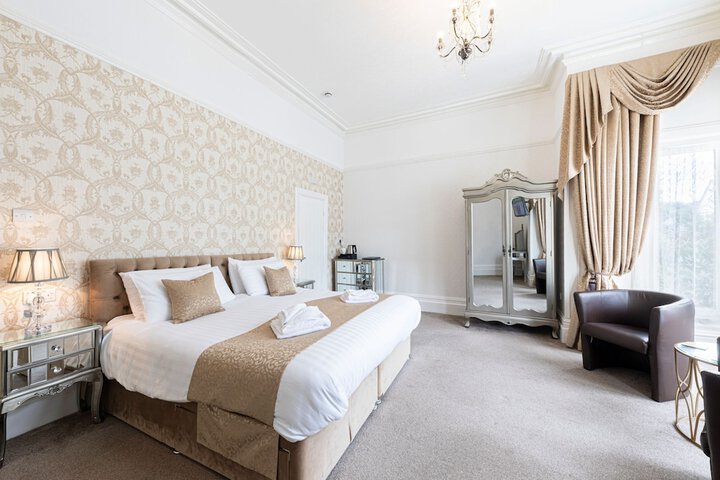 Room 3 of 20