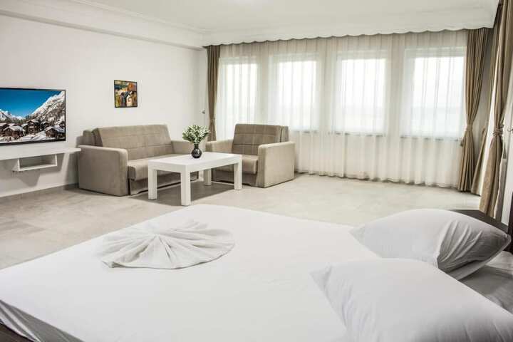 Room 3 of 35