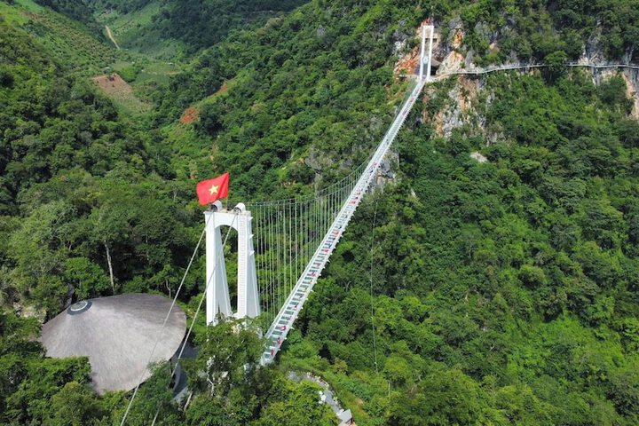 Moc Chau Island - Bach Long Glass Bridge in Moc Chau