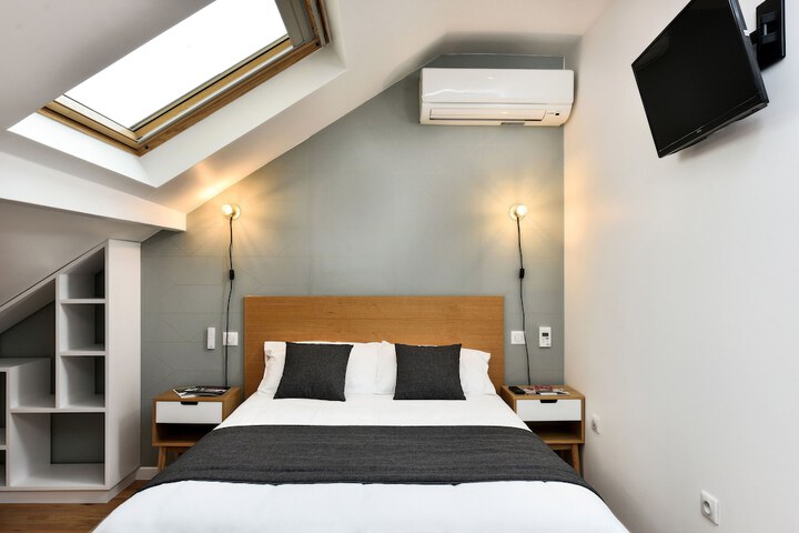 Room 10 of 33