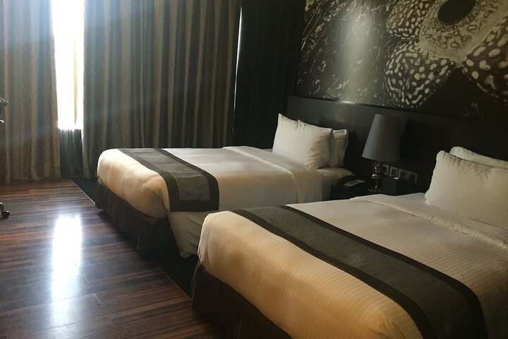 Room 4 of 77