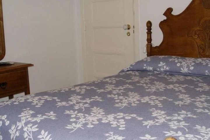 Room 4 of 12