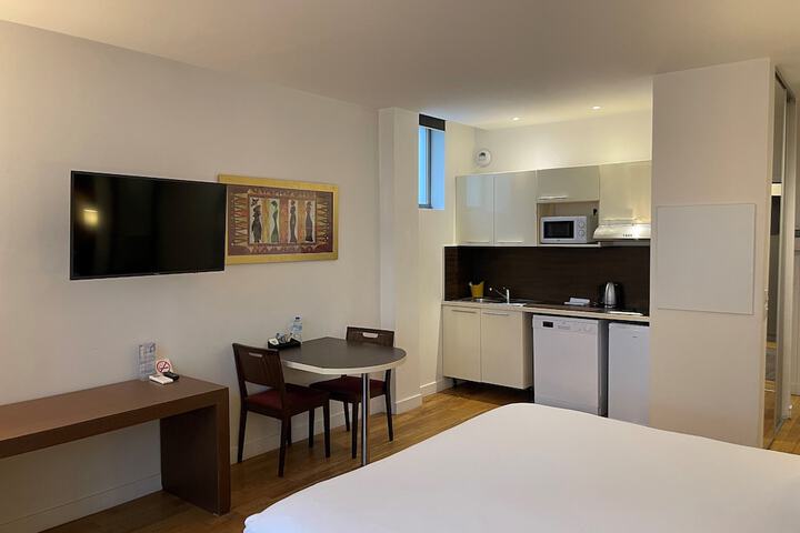 Room 7 of 24