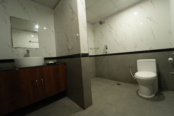 Room 12 of 17